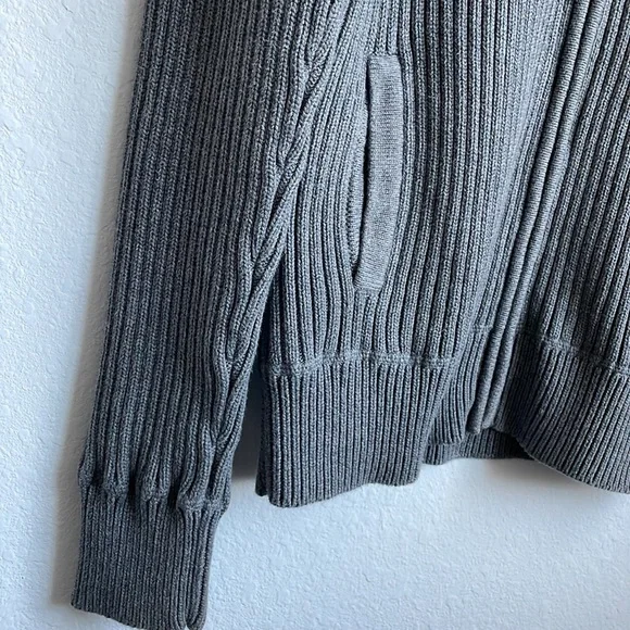 H & M Sweater - Picture 8 of 14